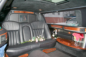 Лимузин Lincoln Town Car Royale чёрный - аренда и заказ лимузинов в Ульяновске