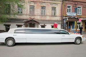 Лимузин Lincoln Town Car 3 - аренда и заказ лимузинов в Ульяновске